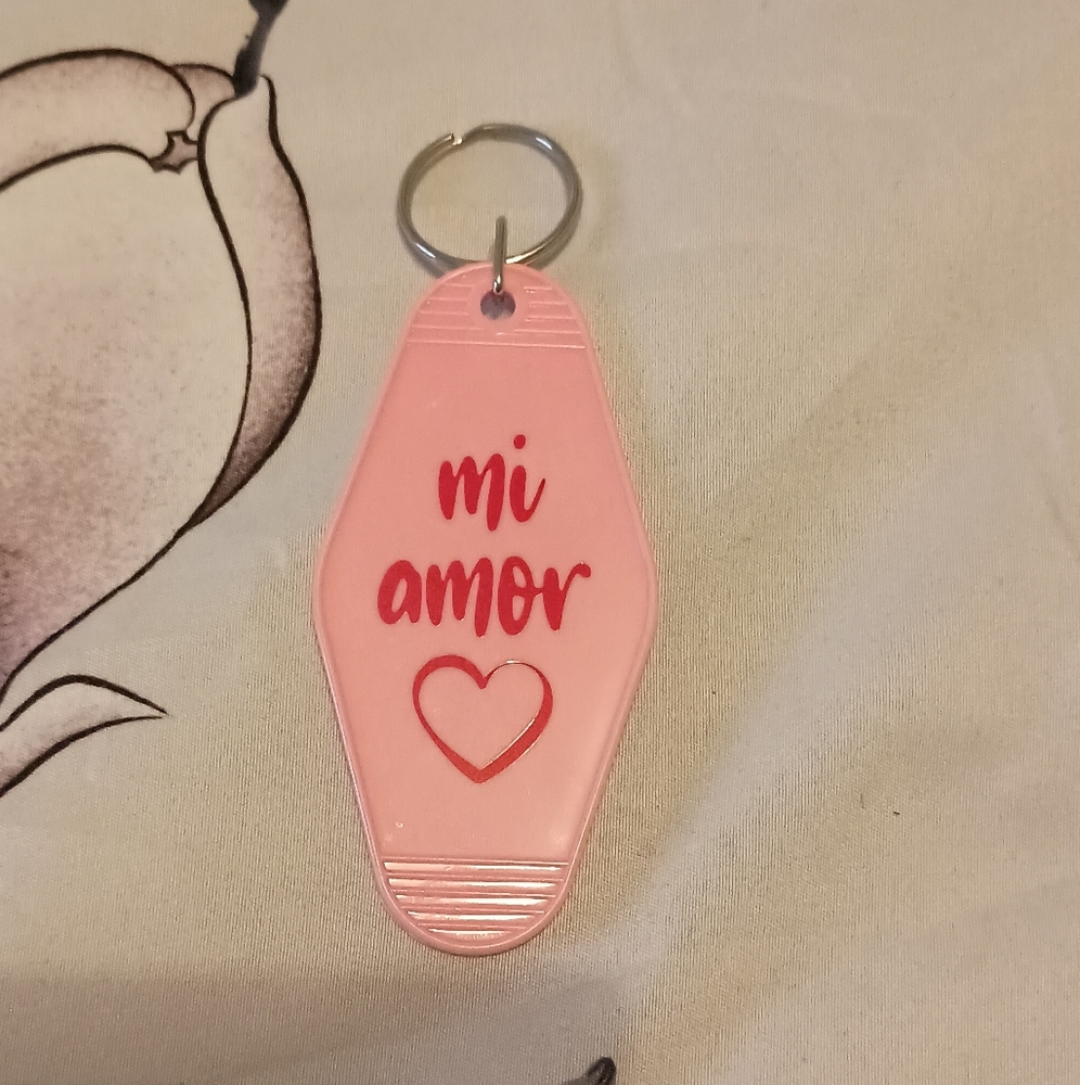 3/$10 🌟 NEW Pink Better Together 'Mi Amor' Plastic Keychain   3/5